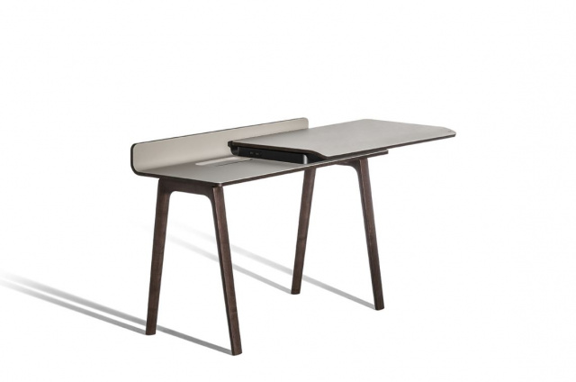 Итальянский письменный стол Iren Freestanding desk от Poltrona Frau