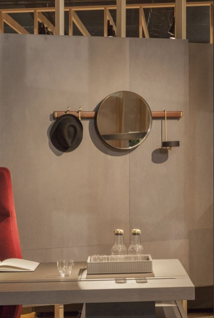 Итальянское зеркало Ren  Mirror with hangers  от Poltrona Frau